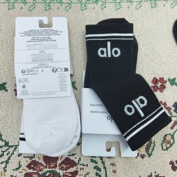 NWT ALO Yoga Throwback Sock 2 Pairs - M - Picture 2 of 6